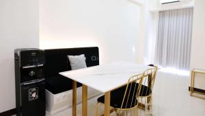 Spacey and Homey 2BR at Supermall Mansion Apartment By Travelio