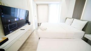 Modern and Cozy Studio at Benson Supermall Mansion Apartment By Travelio