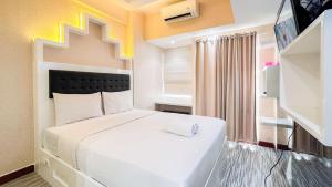 Simply and Cozy Living Studio Vida View Makassar Apartment By Travelio