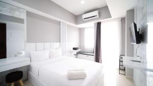 Nice and Comfy Studio Grand Dharmahusada Lagoon Apartment By Travelio