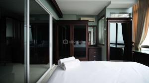 Homey 1BR Apartment at Aryaduta Residence Surabaya By Travelio