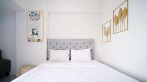 Well Furnished and Homey Studio (No Kitchen) Apartment at Suncity Residence By Travelio