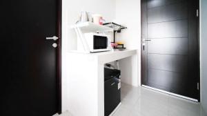 Well Furnished and Homey Studio (No Kitchen) Apartment at Suncity Residence By Travelio