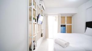 New Studio Apartment with Strategic Location at Suncity Residence By Travelio