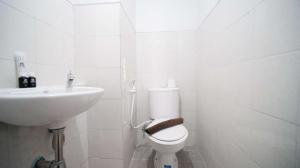 New Studio Apartment with Strategic Location at Suncity Residence By Travelio