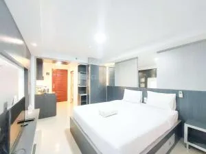 Homey and Warm Studio Apartment at Mansyur Residence By Travelio - 不拉士打宜