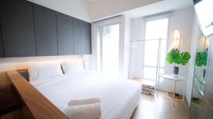 Homey Studio at Orchard Supermall Mansion Apartment By Travelio