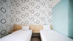 Cozy Studio The Square Surabaya Apartment By Travelio