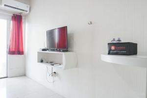 Cozy Studio at Park View Condominium Margonda Apartment By Travelio