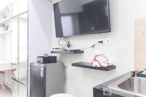Comfortable Studio at Springlake Summarecon Apartment near Mall By Travelio