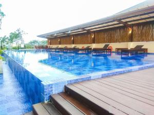 Big and Cozy Studio at Azalea Suites Apartment By Travelio