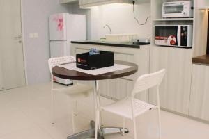 Big and Cozy Studio at Azalea Suites Apartment By Travelio