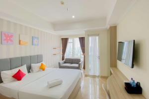 Good Choice and Elegant Studio Menteng Park Apartment By Travelio