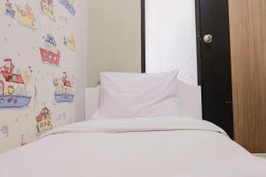 Homey 2BR Apartment at The Edge Bandung By Travelio