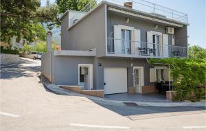 Beautiful Home In Bast With Kitchen 