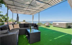 Beautiful Home In Bast With Kitchen 