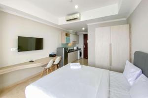 Nice and Elegant Designed Studio at Menteng Park Apartment By Travelio