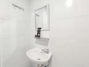 Good Deal 1BR at Paltrow City Apartment By Travelio