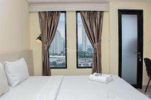 Elegant and Comfy Studio Kebayoran Icon Apartment By Travelio