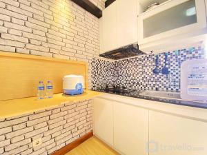 Homey 2BR at Gateway Ahmad Yani Cicadas Apartment By Travelio