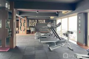 Cozy Studio Apartment at 21st Floor Warhol (W/R) Residences By Travelio - Jomblang