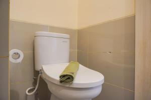 Good Deal and Restful Studio Kebayoran Icon Apartment By Travelio