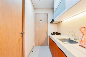 Nice and Simply Look Studio Apartment at B Residence By Travelio