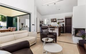 Pet Friendly Home In Porozina With Kitchen 