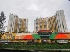 Cozy and Minimalist Studio Great Western Apartment By Travelio