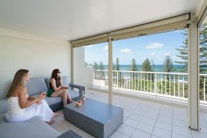 Tranquil Tides Retreat - Coastal Waterfront Escape