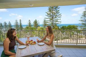 Tranquil Tides Retreat - Coastal Waterfront Escape