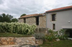 Ferienhaus in Omišalj mit Großer Terrasse 