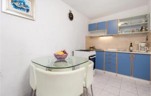 1 Bedroom Lovely Apartment In Starigrad 