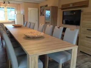 Großes modernes Ferienhaus mit Garten und Terrasse - Auchen