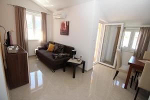 Modern eingerichtete Apartment für 2 Personen in einem Haus mit mehrere Apartments und mit Pool