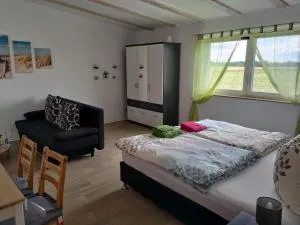 Nette Wohnung in Großsteinberg mit Grill und Terrasse - Pomssen