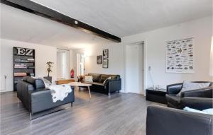 22-Bedroom Holiday Home In Henne