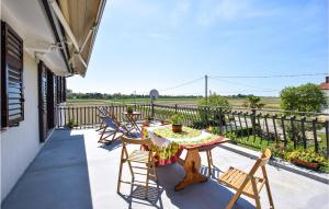 2 Bedroom Cozy Apartment In Grado