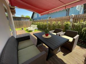 Cute little house with private area and terrace