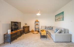 Nice Home In Brsec With Wifi 