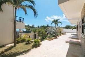 RedDoorz @ LM Apartelle Boracay