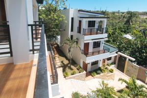 RedDoorz @ LM Apartelle Boracay