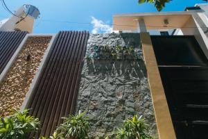 RedDoorz @ LM Apartelle Boracay