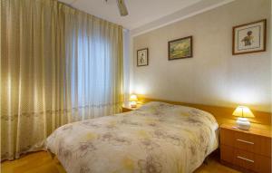 2 Bedroom Cozy Apartment In Gandia