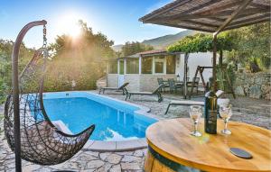 2 Bedroom Stunning Home In Kastel Kambelovac 