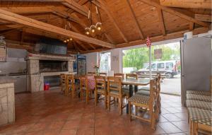 Lovely Apartment In Lopar With Wifi