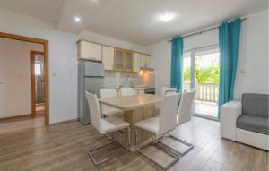 Lovely Apartment In Lopar With Wifi