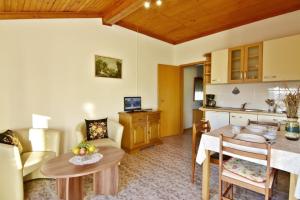 Appartement in Zambratija mit Grill, Garten und Terrasse und Meerblick