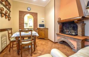 2 Bedroom Cozy Apartment In Camaiore