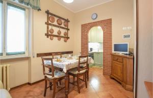 2 Bedroom Cozy Apartment In Camaiore